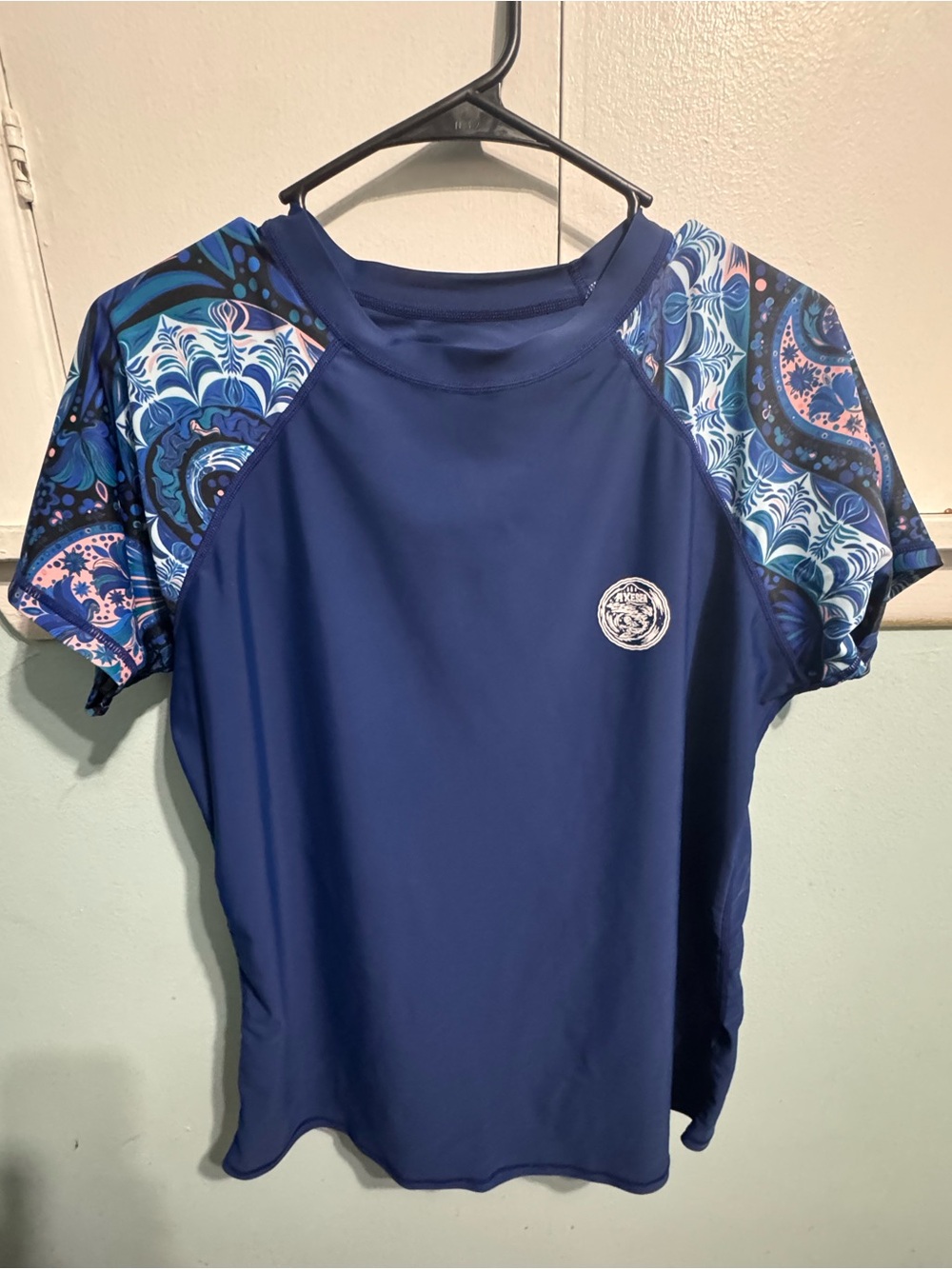 Women’s Navy Blue Short Sleeve Swim Top with Patterned Sleeves. Women’s Size 14